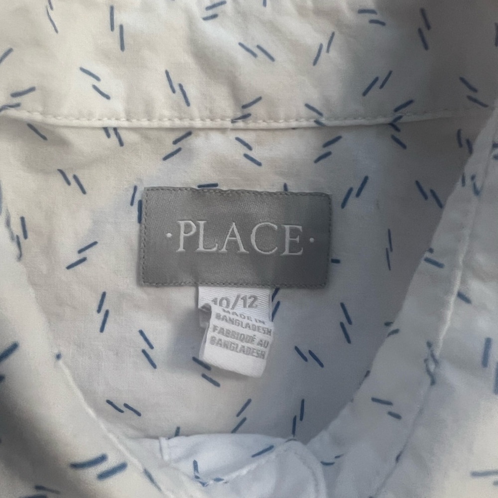 2 Button down Shirts - Picture 5 of 6